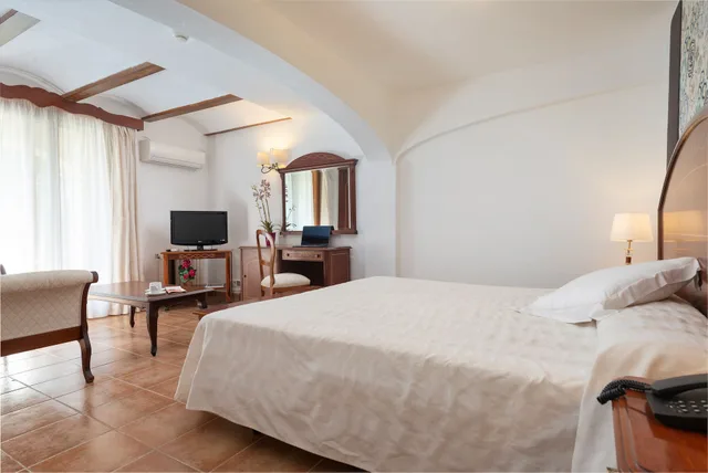 Room, King Bed, Balcony or Terrace, Main Building، Monnaber Nou 1/4
