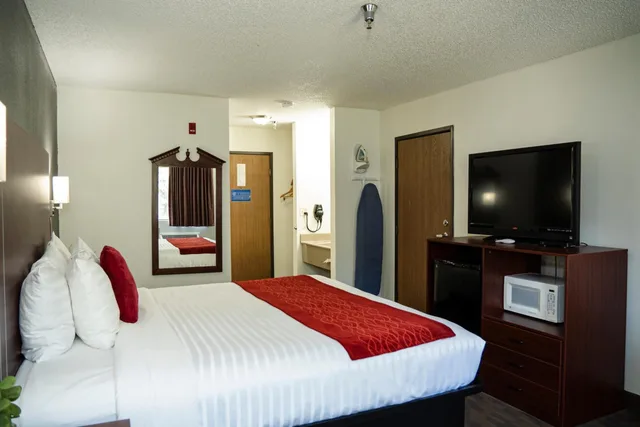 غرفة بسرير كينج، New Victorian Inn York 2/8