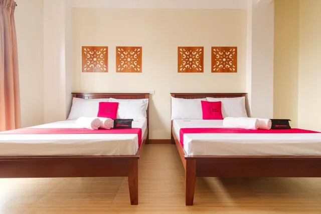 Room, Quadruple, RedDoorz Plus near Johnson and Johnson Paranaque 7/10