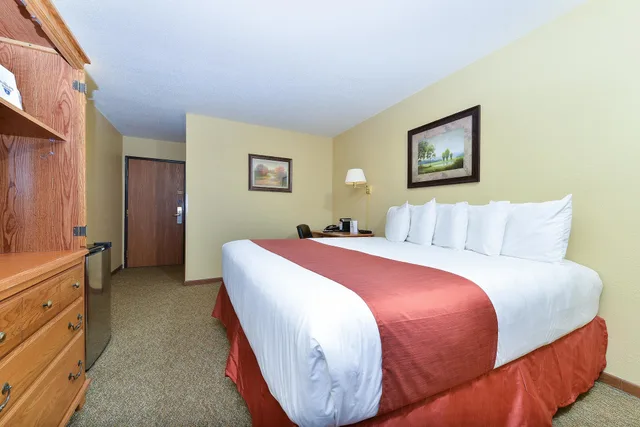 غرفة بسرير كينج، Americas Best Value Inn Kadoka 1/4