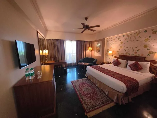 غرفة تنفيذية بسرير كينج بحوض استحمام، Indana Palace Jaipur 1/10