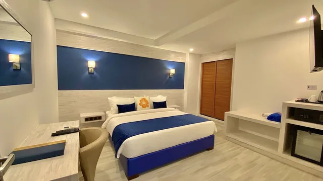 Standard, King Bed, Window Access, Kaani Palm Beach 2/5