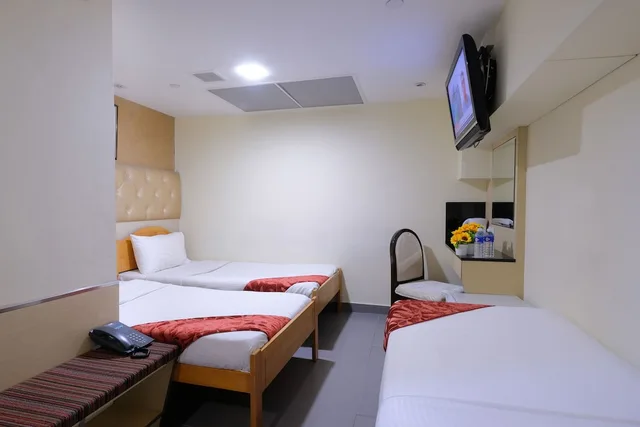 Family, Triple, 2 Bunk Beds, No Window, Sandpiper Hotel 6/10