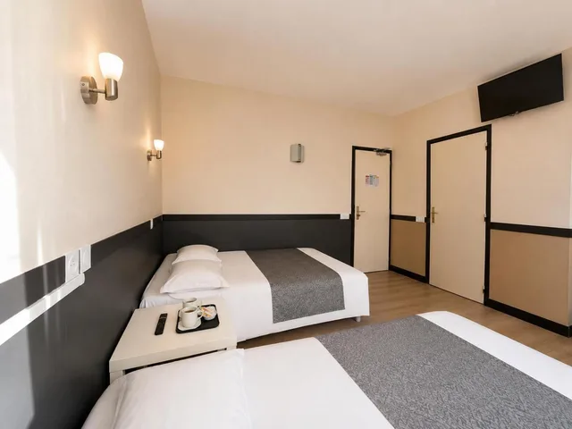 غرفة ثلاثية، Hotel des Bains 4/10