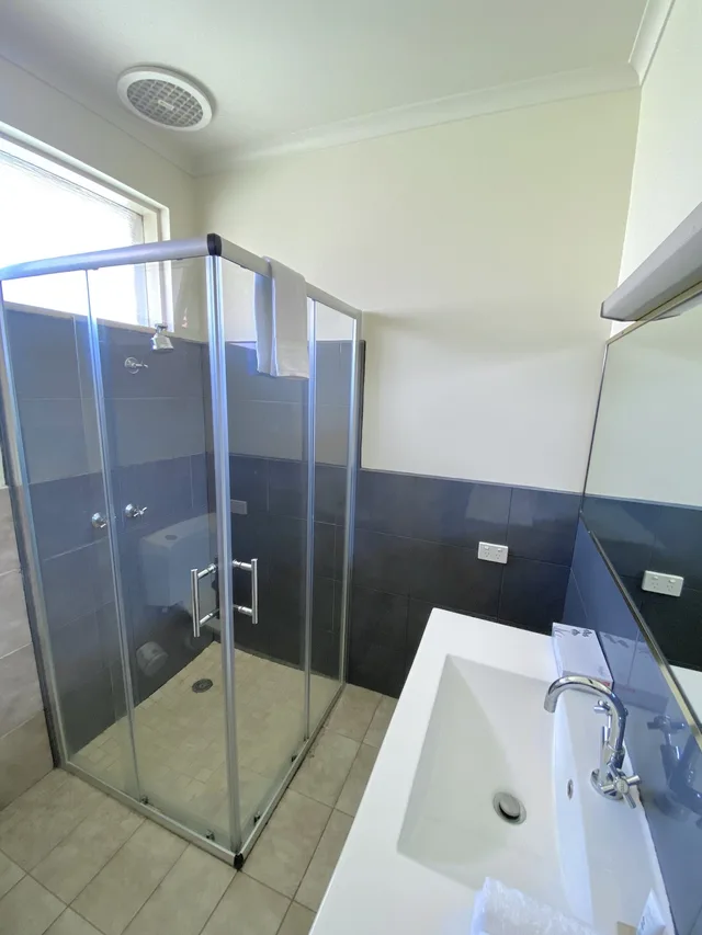 غرفة عائلية بسرير كوين وسريرين منفصلين، Ballarat Colonial Motor Inn 4/4