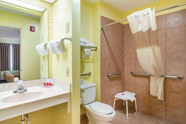 غرفة بسرير كينج، SureStay Hotel by Best Western Brunswick 3/3