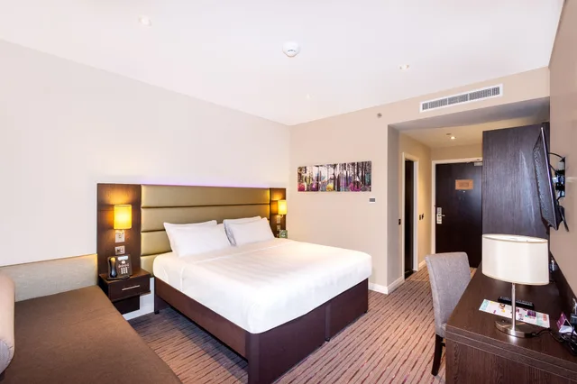 غرفة بسرير كوين، Premier Inn Dubai Al Jaddaf 4/9