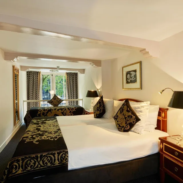 Superior, Canal View, Two Story، Ambassade Hotel 1/2