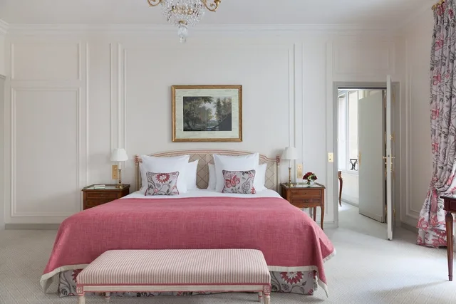 Deluxe, Suite, King Bed, Le Bristol Paris 3/10