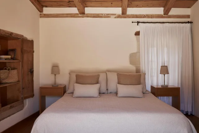 غرفة كلاسيكية بسرير مزدوج بشرفة، Kapsaliana Village Hotel 1/1