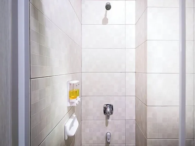 Deluxe, King Bed, Hotel 88 Jakarta - Mangga Besar VIII 7/7