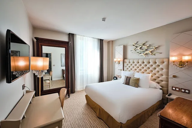 Riviera, Suite, 2 King Beds, Partial Sea View, GRAND HOTEL DES SABLETTES PLAGE, CURIO COLLECTION BY HILTON 5/9