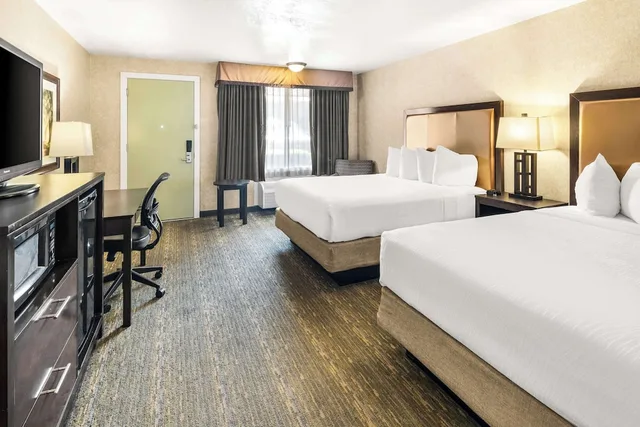 غرفة قياسية بسريرين كوين يُسمح فيها بالحيوانات الأليفة، Best Western Coral Hills 1/5