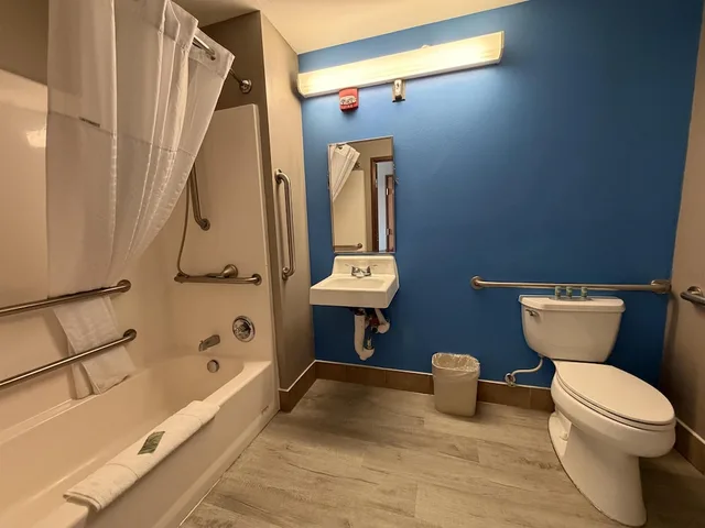 Standard, Queen Bed, Accessible, Microtel Inn Suites by Wyndham South Bend at Notre Dame 3/3