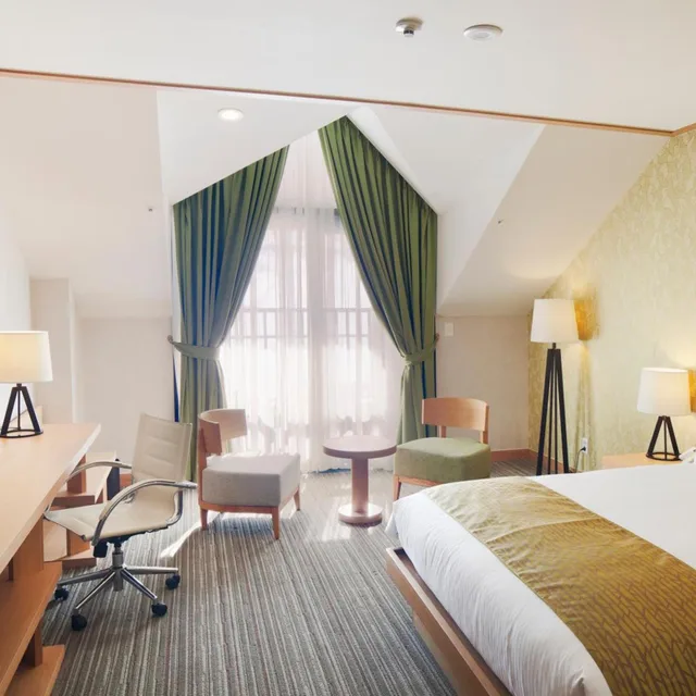 غرفة بسرير كوين بإطلالة على الجبل، Holiday Inn Resort Alpensia Pyeongchang 3/10