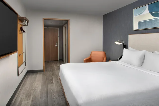 غرفة بسرير كينج في طابق مرتفع، Courtyard by Marriott Washington, DC Dupont Circle 3/10