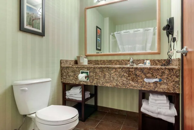 غرفة بسريرين كوين، Comfort Inn & Suites Mitchell I-90 3/3