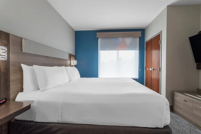 جناح بسرير كينج مع أريكة، Holiday Inn Express Crystal River 2/3