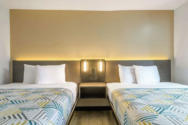 غرفة قياسية بسريرين كوين، Motel6 Columbus, GA - Columbus Airport 1/5