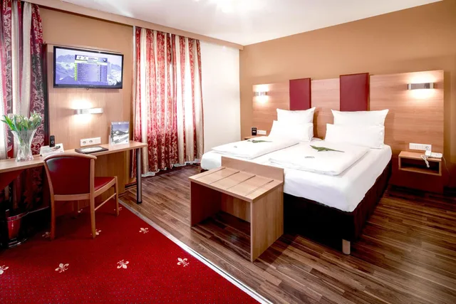 غرفة ثلاثية، Hotel Burgschmiet 5/10