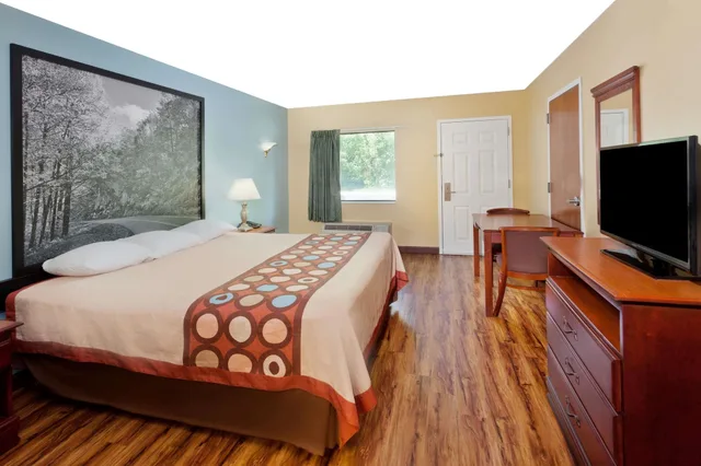 غرفة قياسية بسرير كينج، Super 8 by Wyndham Ft. Oglethorpe GA/Chatt TN Area 5/9