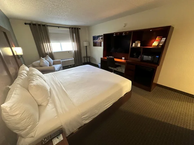 غرفة بسرير مزدوج لذوي الإعاقة، Red Feather Lodge 1/3