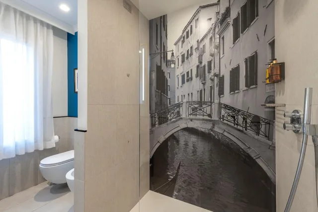 جناح جونيور بسرير كينج، H10 Palazzo Canova 5/6