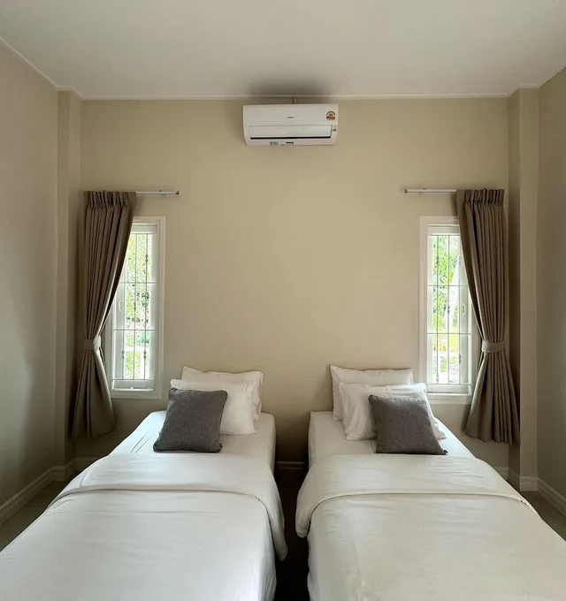 فيلا سيغنتشر بسرير كينج وسريرين منفصلين، Sabaii Bay Resort 1/9