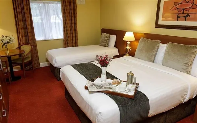 غرفة بسريرين منفصلين، Great National Hamlet Court Hotel 1/6