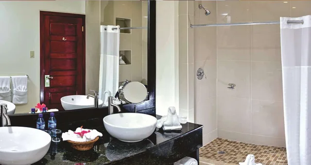 غرفة ديلوكس بسريرين كوين، Best Western Plus Belize Biltmore Plaza 4/5