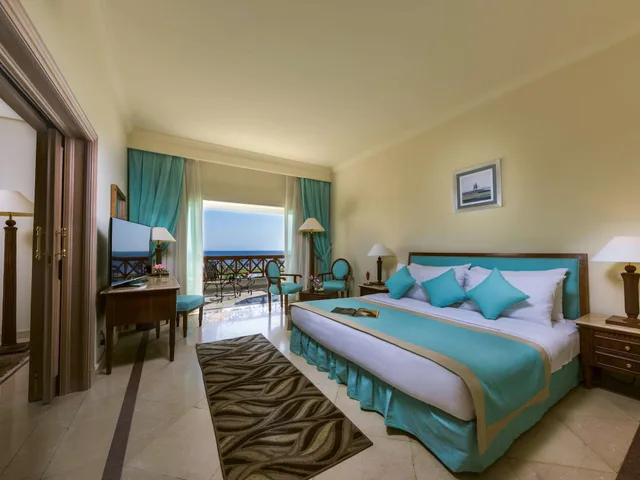 غرفة كلاسيكية بسريرين منفصلين بإطلالة على المسبح، Movenpick Taba 1/10