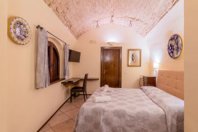 غرفة أساسية بسرير كوين، HOTEL TREVI 1/3