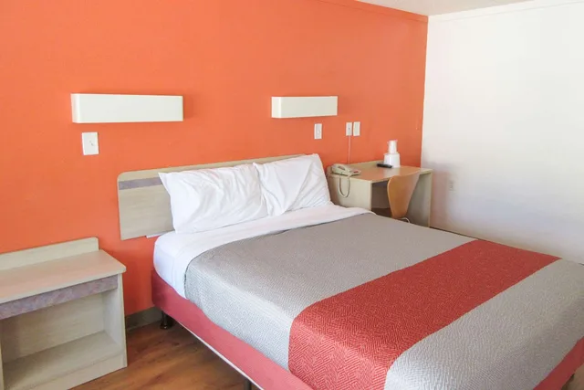 غرفة بسرير كينج، Rodeway Inn Altoona Orchard Plaza 1/3