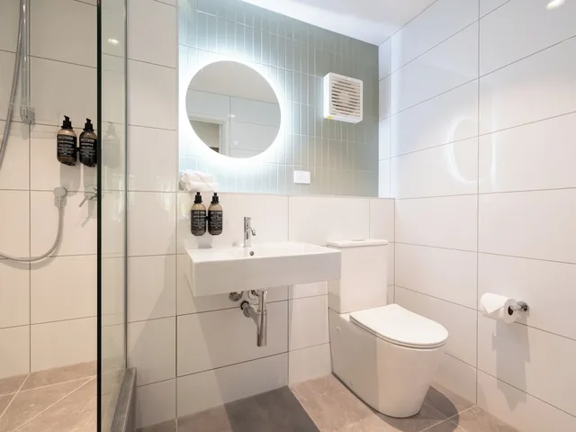Junior King Suite with Lounge, Rose Park Hotel Auckland 7/10