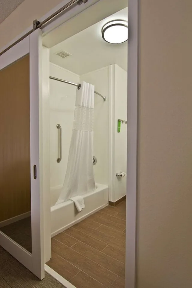 Suite, King Bed, Bath and Shower, Sofa, Kitchen، Hampton Inn & Suites Chillicothe 2/2