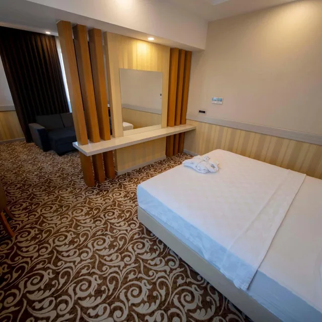 جناح، Grand Itimat Hotel 4/10
