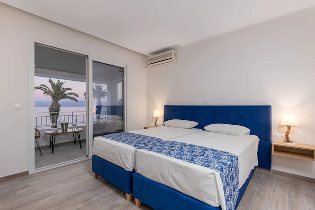 غرفة ديلوكس بسرير مزدوج بإطلالة على البحر بغرفة نوم واحدة، Sirocco Hotel 4/10