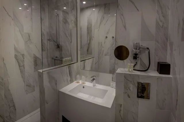 غرفة قياسية بسريرين منفصلين، Best Western Plus Hotel Comedie Saint-Roch 1/1