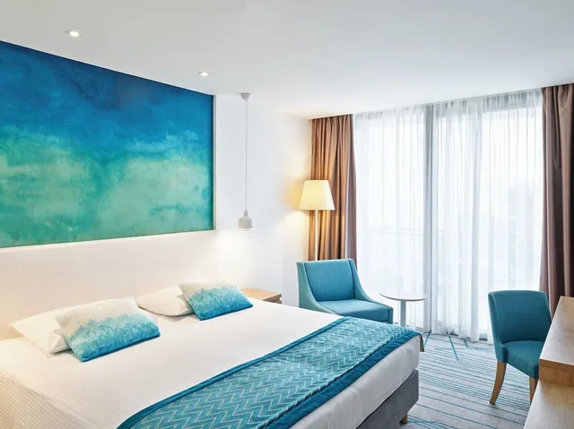 غرفة ديلوكس بسريرين منفصلين بإطلالة على البحر بشرفة، Maistra Select Mlini Hotel 1/3