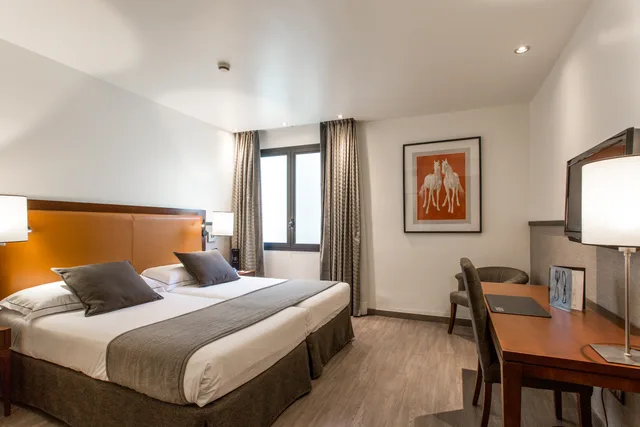 family 4، Hotel Balmoral 3/6