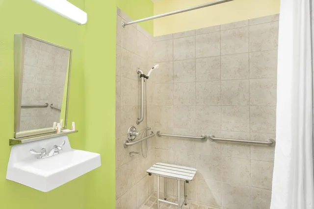 جناح استوديو بسرير كوين مع أريكة، Microtel Inn Suites By Wyndham Tuscumbia Muscle Shoals 10/10