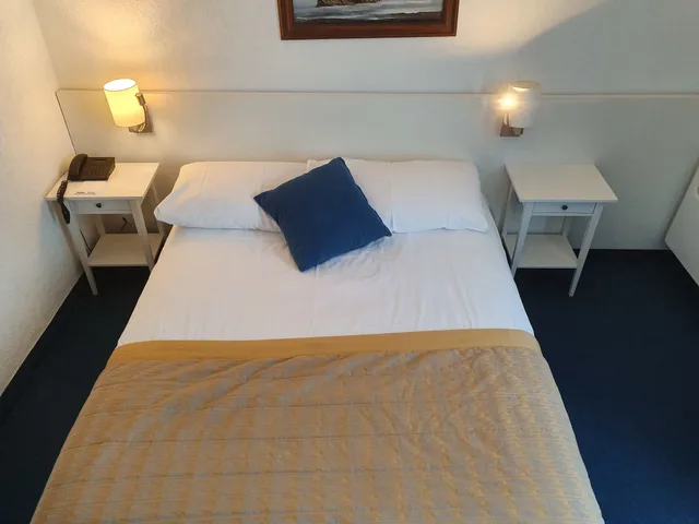 Room, Double Bed, Harbour Side، Hotel Touring au Lac 4/8