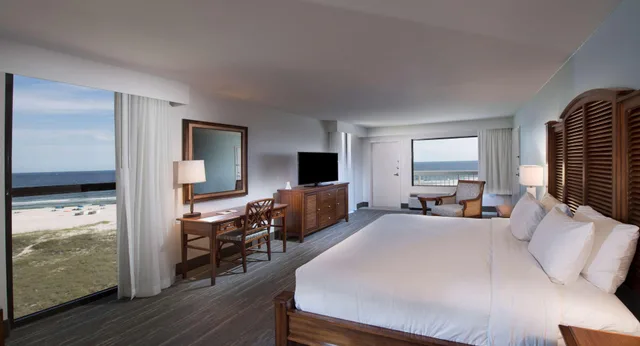 Deluxe, King Bed, Gulf Front, Balcony, Corner، Island House Hotel Orange Beach a Double Tree by Hilton 1/4