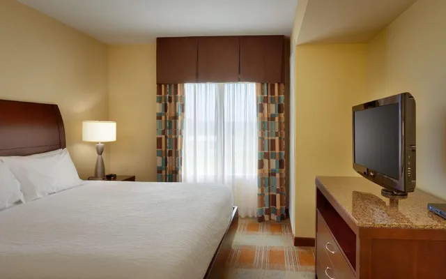 جناح جونيور بسرير كينج مع أريكة لذوي الإعاقة، Hilton Garden Inn Clarksville 2/3