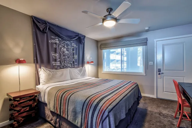 غرفة قياسية بسرير كينج، Basecamp South Lake Tahoe 2/5