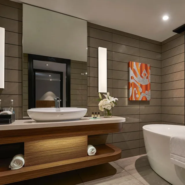 غرفة تنفيذية بسرير كينج مع دخول الصالة، Pullman Jakarta Indonesia Hotel 7/9