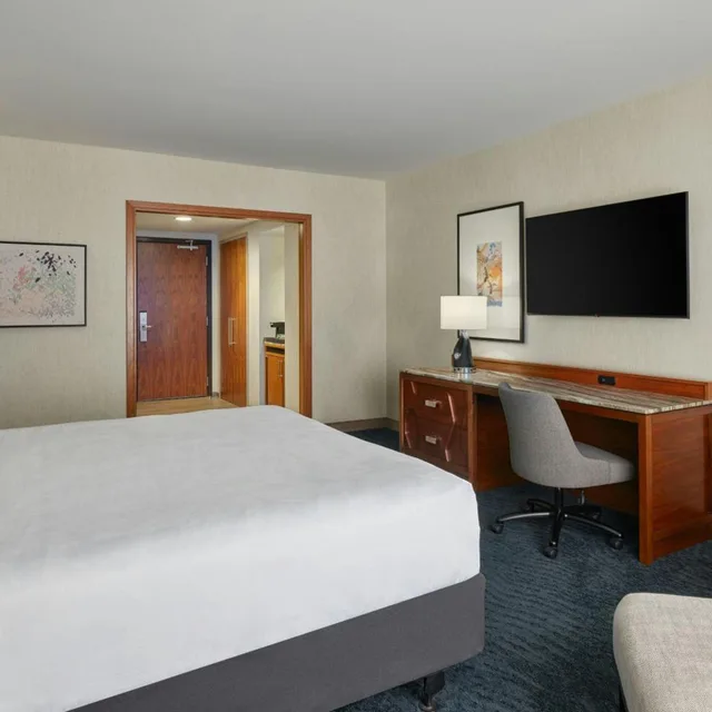 غرفة بسرير كينج بإطلالة على المدينة في طابق مرتفع لذوي الإعاقة، JW MARRIOTT AUSTIN 3/10