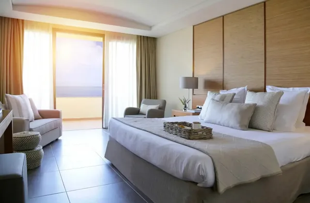 غرفة بسرير مزدوج أو سريرين منفصلين بإطلالة على المرسى، Porto Carras Meliton Hotel 2/5