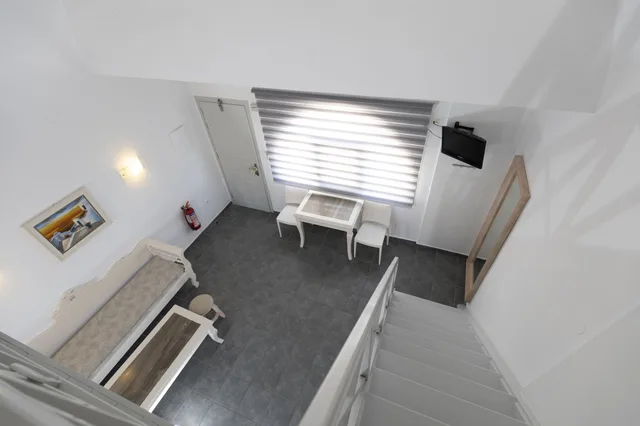 Maisonette, Queen Bed, Sofa، Erato Apartments Santorini 1/10