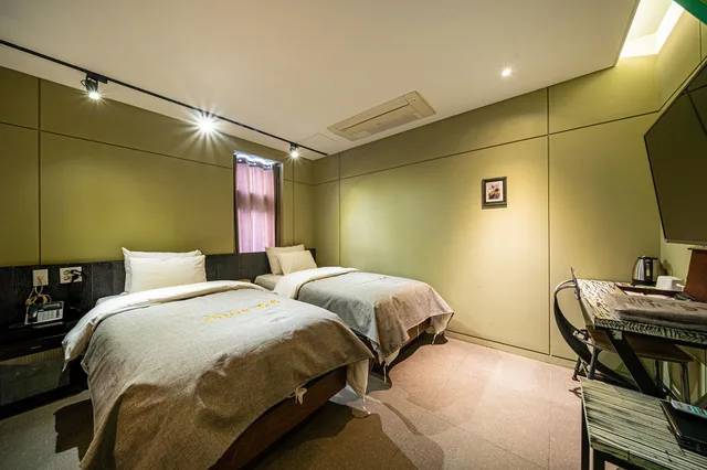 غرفة بريميوم بسريرين منفصلين، Hotel Myeongjak 2/2